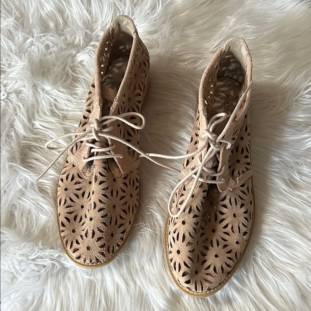 Musse & cloud beige suede laser cut floral lace up shoes size 40eu /9 US